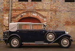 Two vintage ŠKODAs from the 1930s at the Schloss Bensberg Classics