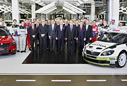 ŠKODA Motorsport champions given hero’s welcome on visit to plant in Mladá Boleslav