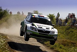 Kopecký leads for ŠKODA at the halfway point in Romania